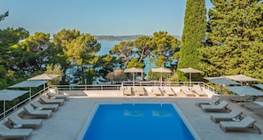 Outdoor pool, pool umbrellas, sun loungers