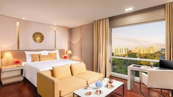 Executive Suite, 1 King Bed | City view