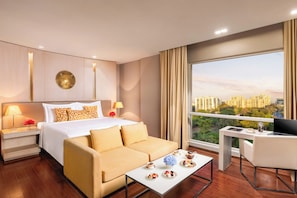 Suite Exécutive, 1 très grand lit | Minibar, coffres-forts dans les chambres, bureau, chambres insonorisées