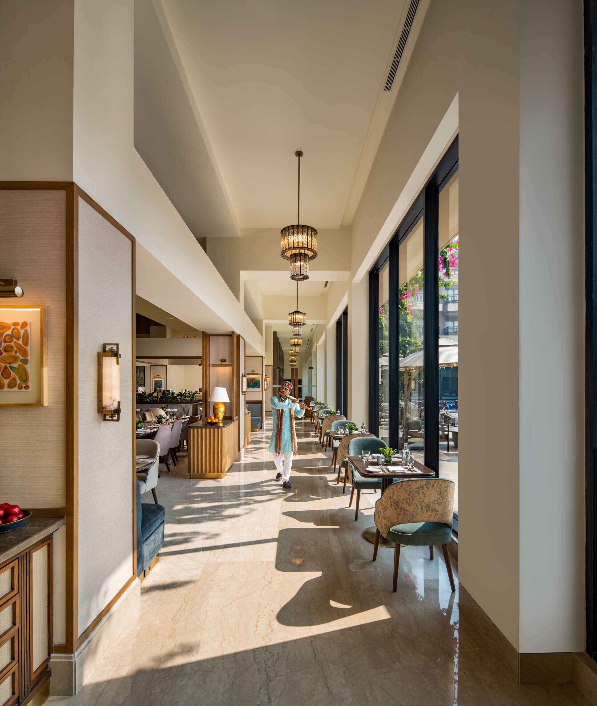 2 restaurants; breakfast, lunch and dinner served 