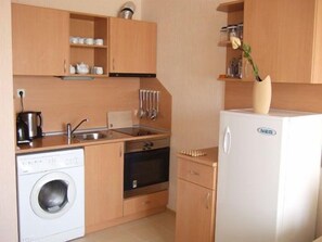 Kühlschrank, Kochgeschirr/Geschirr/Besteck