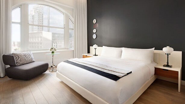 King Corner, Non Smoking, 1 King Bed