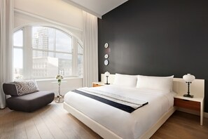 King Corner, Non Smoking, 1 King Bed | Premium bedding, minibar, in-room safe, blackout drapes - The Ames Boston Hotel, Curio Collection by Hilton (Boston)