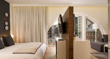 The Ames Boston Hotel, Curio Collection by Hilton