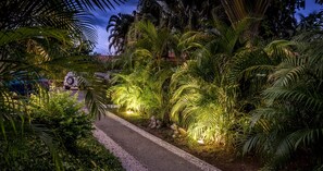 Front of property - evening/night - La Villa Creole (Jacó)