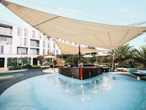 Indoor pool, 3 outdoor pools, pool umbrellas, pool loungers