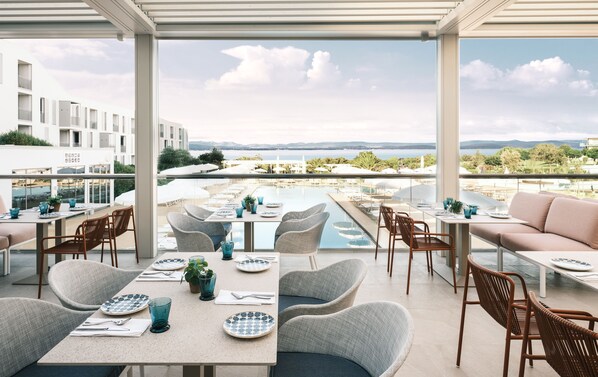 Breakfast, dinner served; Mediterranean cuisine, sea views