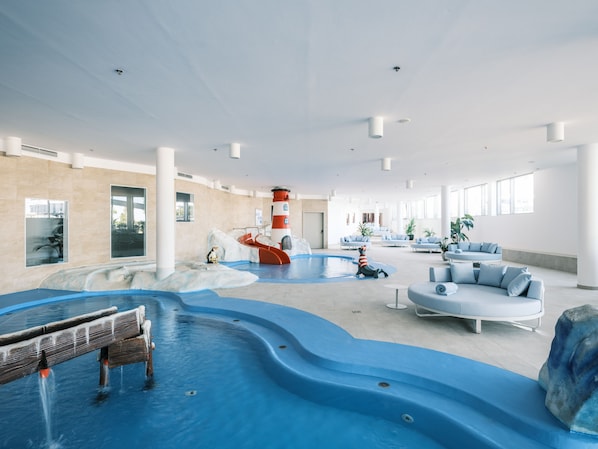 Indoor pool, 3 outdoor pools, pool umbrellas, pool loungers