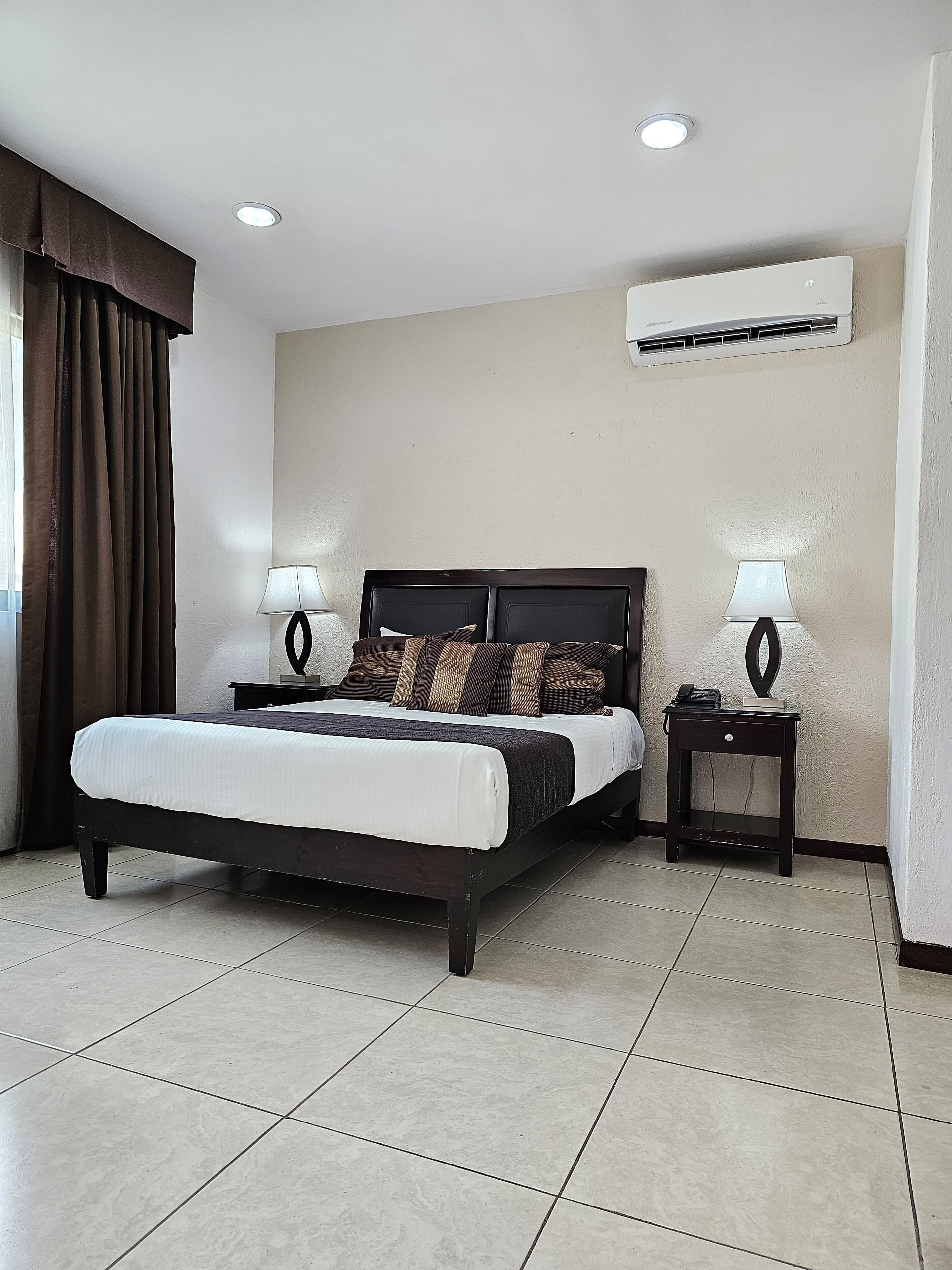 Superior-Zimmer (Boutique) | Hochwertige Bettwaren, Daunenbettdecken, Zimmersafe, Schreibtisch