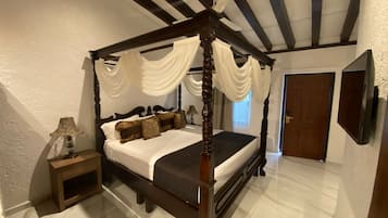 Superior Room (Boutique) | Premium bedding, down comforters, in-room safe, desk
