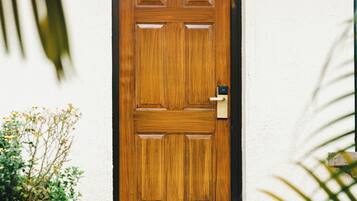 Executive Room | Premium bedding, down comforters, in-room safe, desk