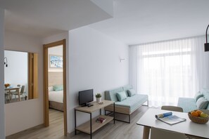 50-cm TV with satellite channels - Aparthotel CYE Holiday Centre (Salou)