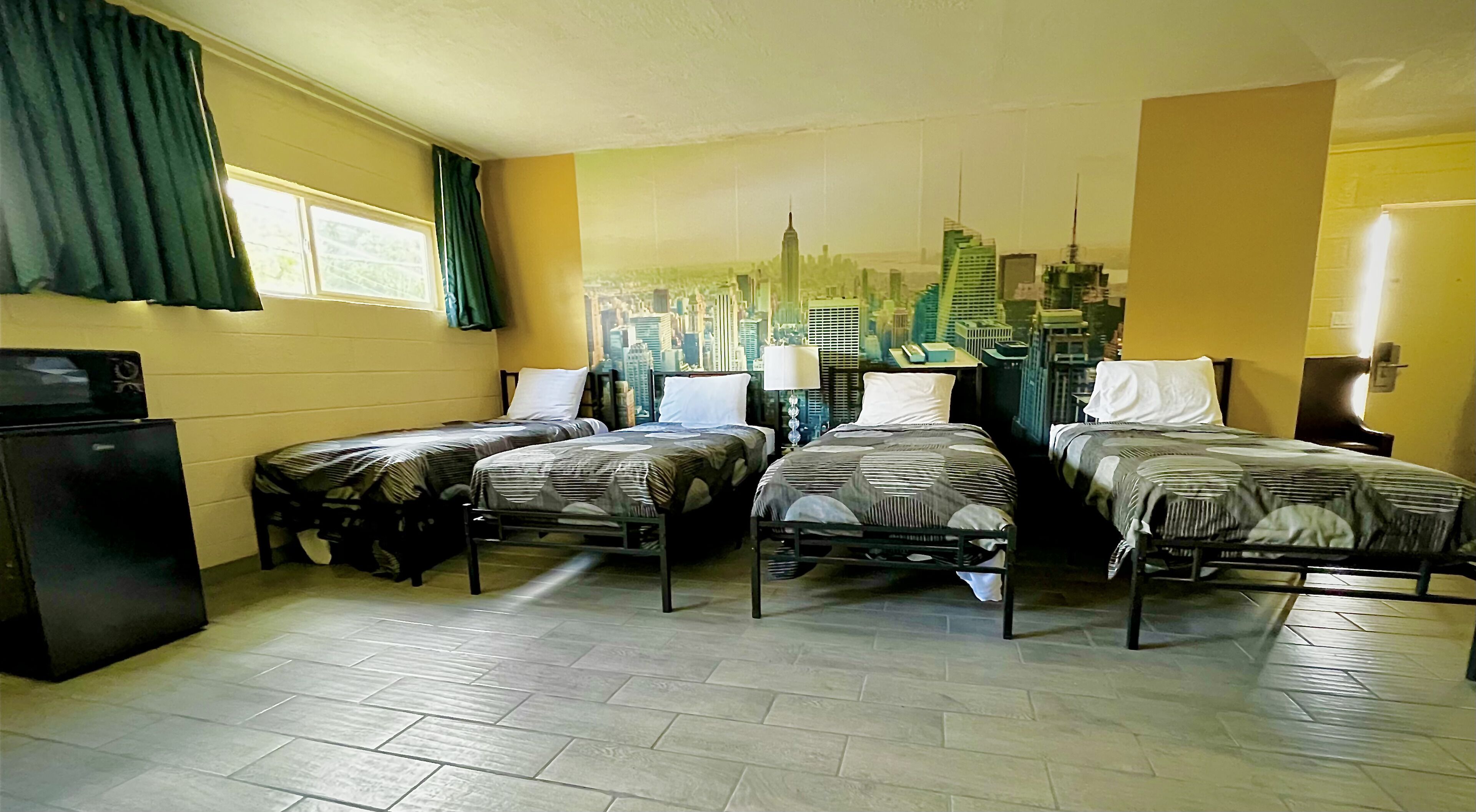 Family Room | Desk, iron/ironing board, free WiFi, bed sheets