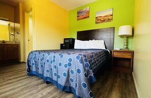 Én queensize-seng, ikke-røyk | Skrivebord, strykejern/-brett, wi-fi (inkludert) og sengetøy