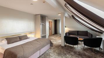 Standardsuite | 1 soveværelse, skrivebord, strygejern/strygebræt