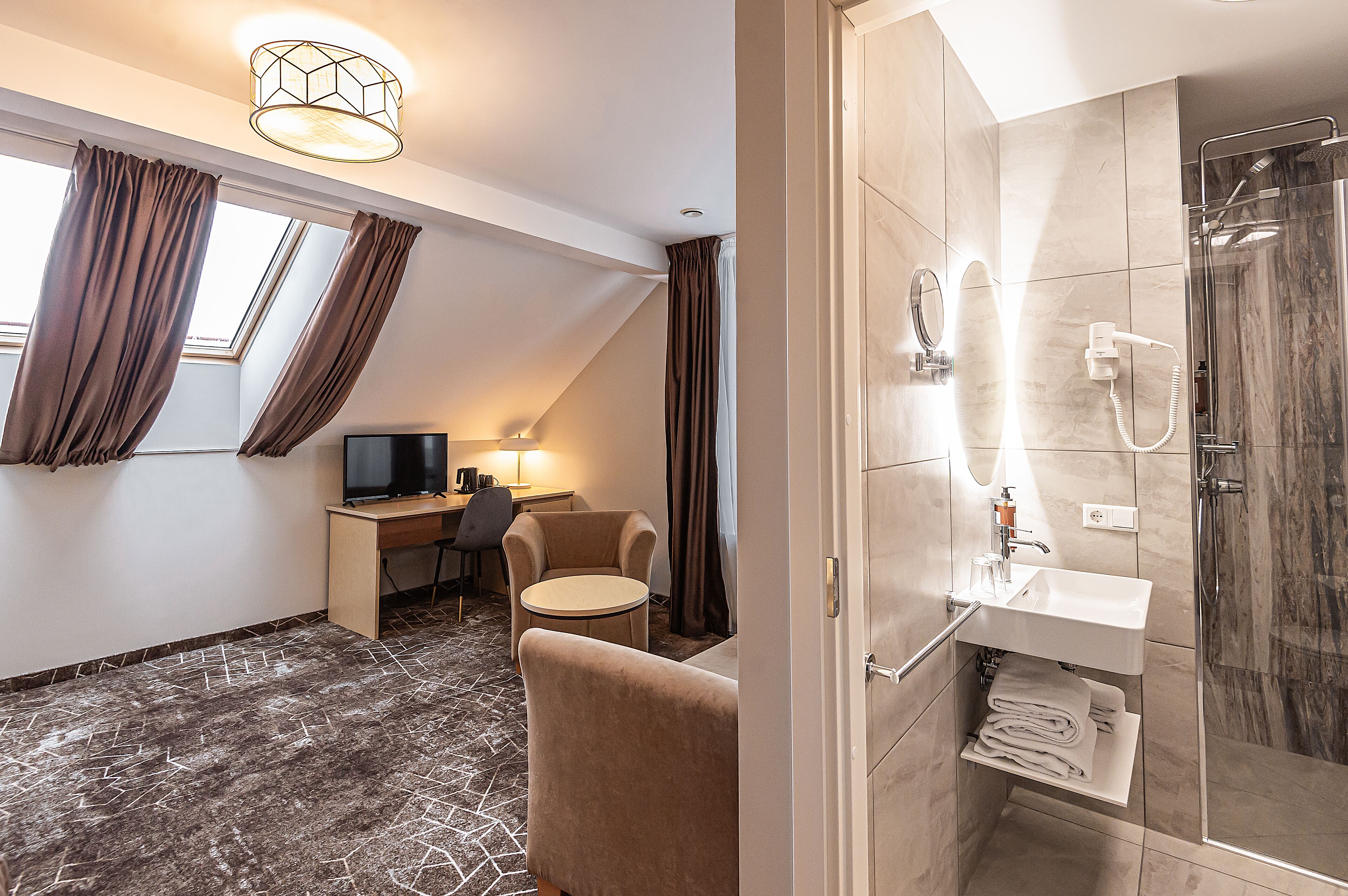 superior double or twin room | 1 bedroom, desk, iron/ironing board, cots/infant beds