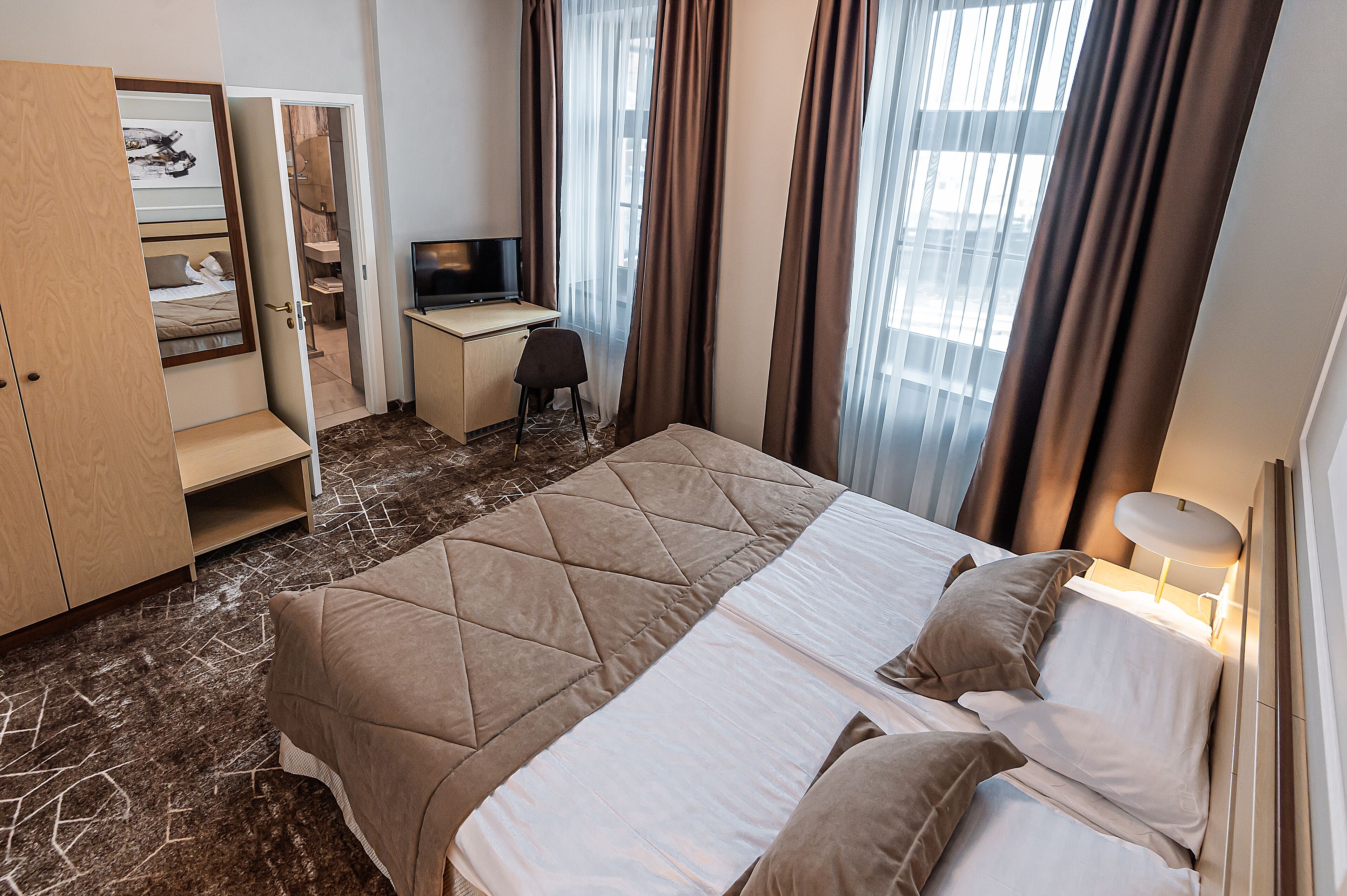 standard double or twin room | 1 bedroom, desk, iron/ironing board, cots/infant beds