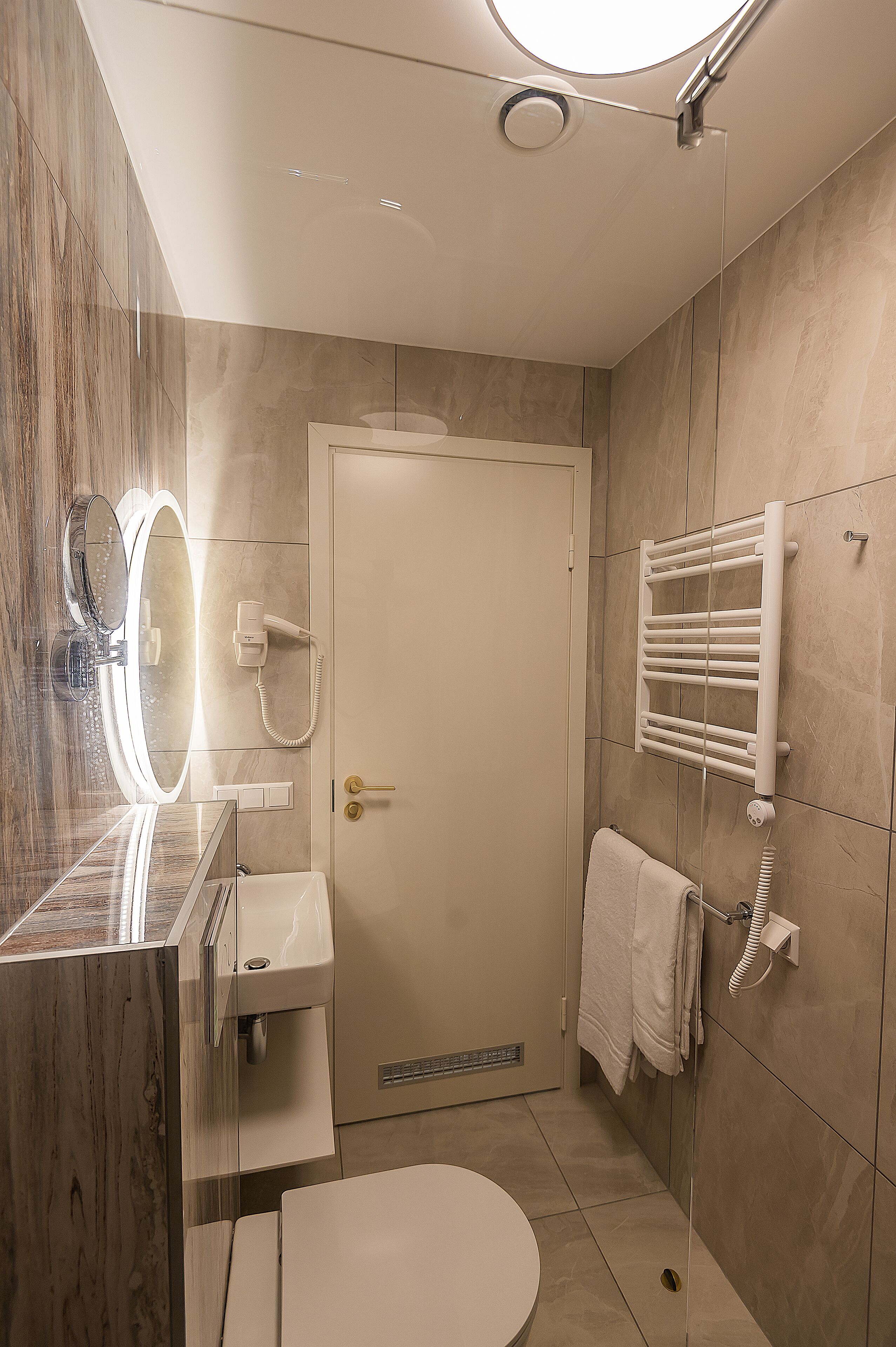 standard double or twin room | bathroom | shower, free toiletries, hair dryer, towels