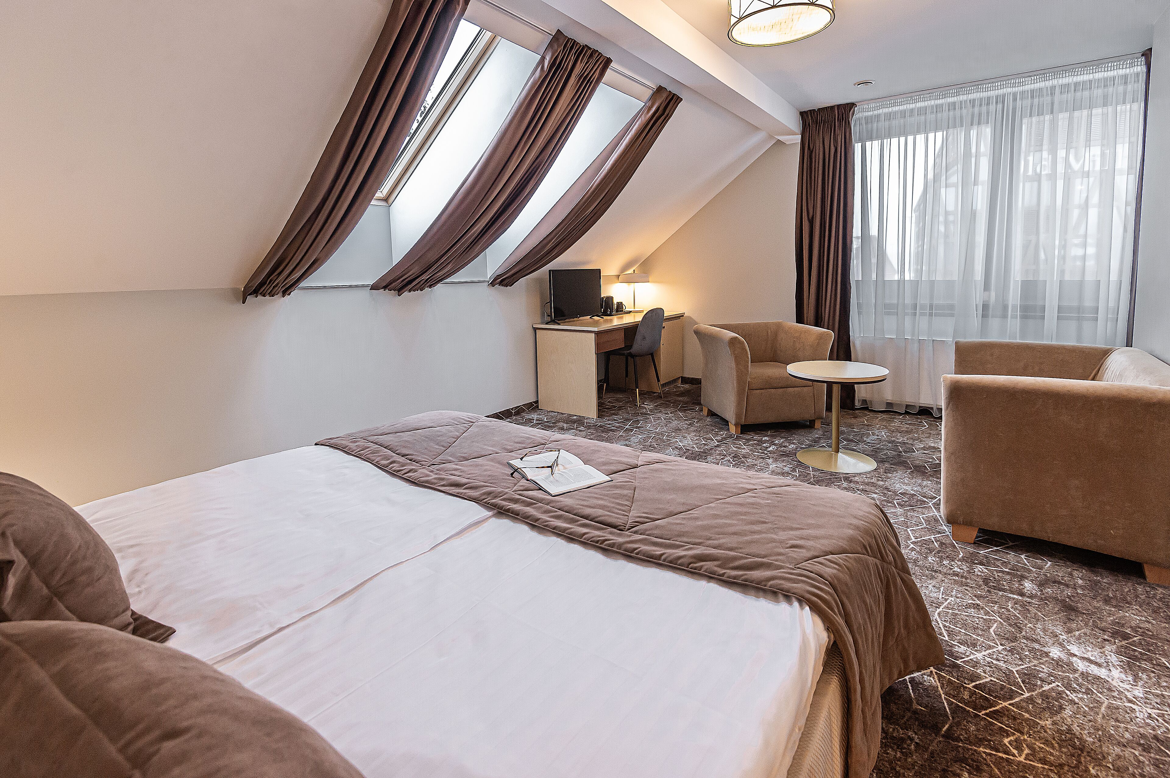 superior double or twin room | 1 bedroom, desk, iron/ironing board, cots/infant beds