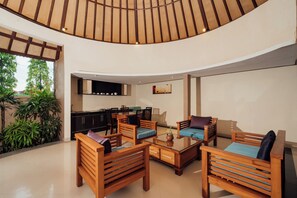 Living area - The Bidadari Villas and Spa (Kerobokan)