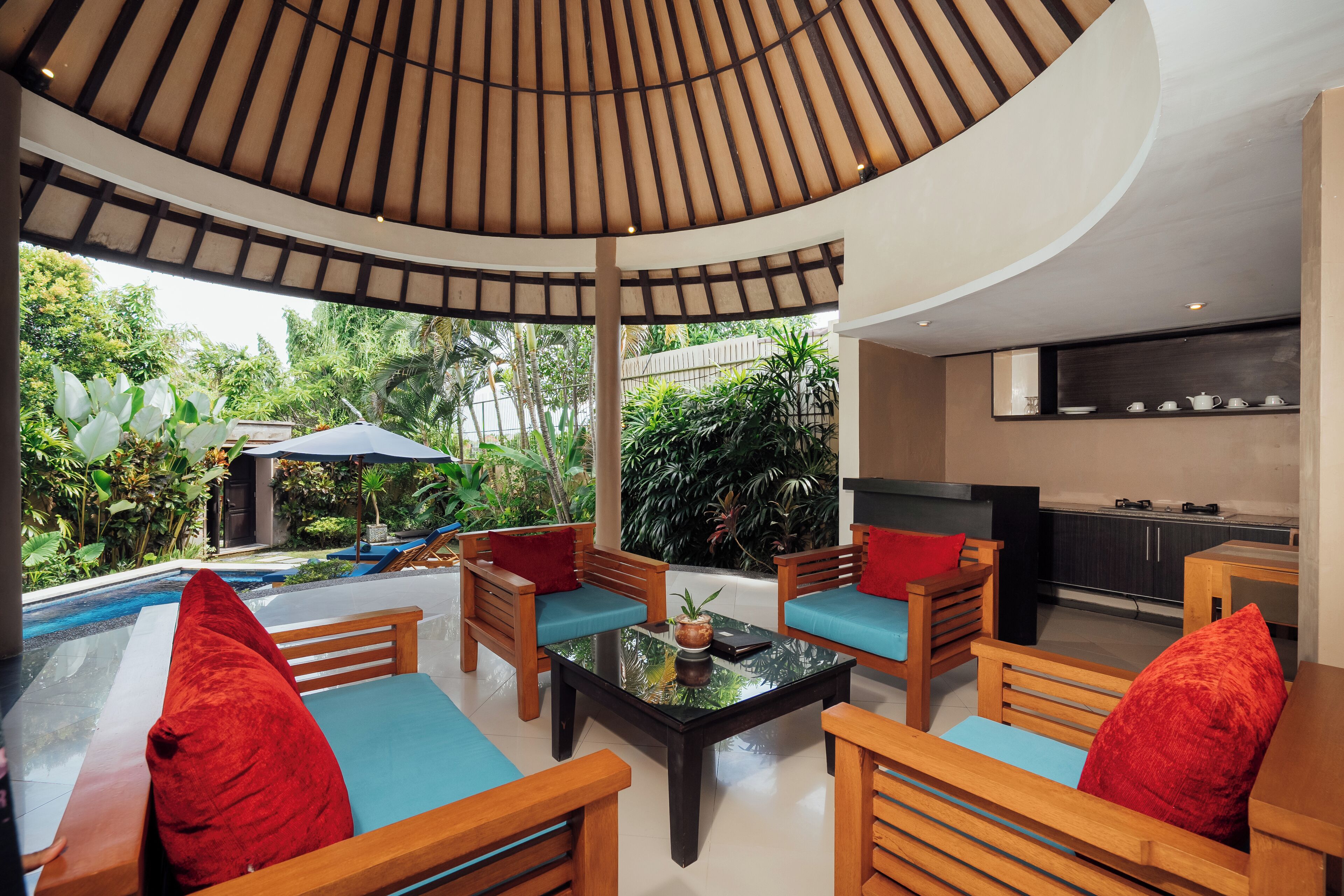 Huvila, 2 makuuhuonetta, yksityinen uima-allas | Oleskelualue | 32–tuumainen taulutelevisio, jossa digitaalikanavat