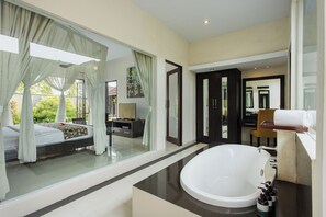 Separate bathtub and shower, deep-soaking bathtub, free toiletries - The Bidadari Villas and Spa (Kerobokan)