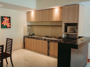 Villa, 1 habitación, vistas a la piscina | Cocina privada | Frigorífico, placa de cocina, cafetera o tetera y hervidor eléctrico