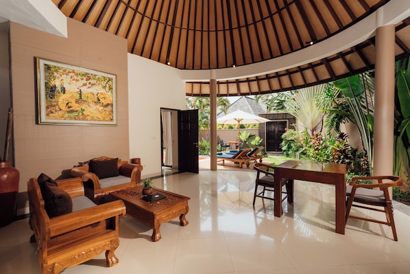 One Bedroom Villa Outdoor Living Room | Área de estar | Smart TV 43 polegadas com canais a cabo