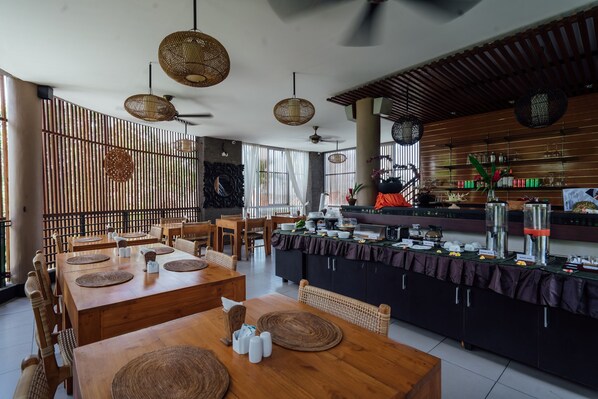 Sarapan siap masak setiap hari (IDR 125000 per orang)