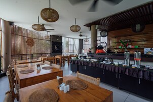 Café da manhã feito na hora todos os dias (IDR 125000 por pessoa) 