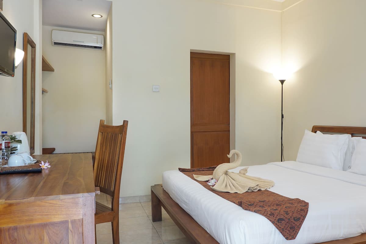 In-room safe, desk, rollaway beds, free WiFi