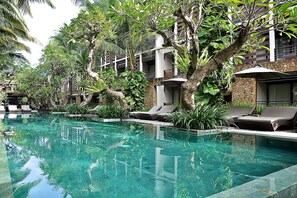 2 outdoor pools, sun loungers - THE HAVEN Bali Seminyak (Seminyak)