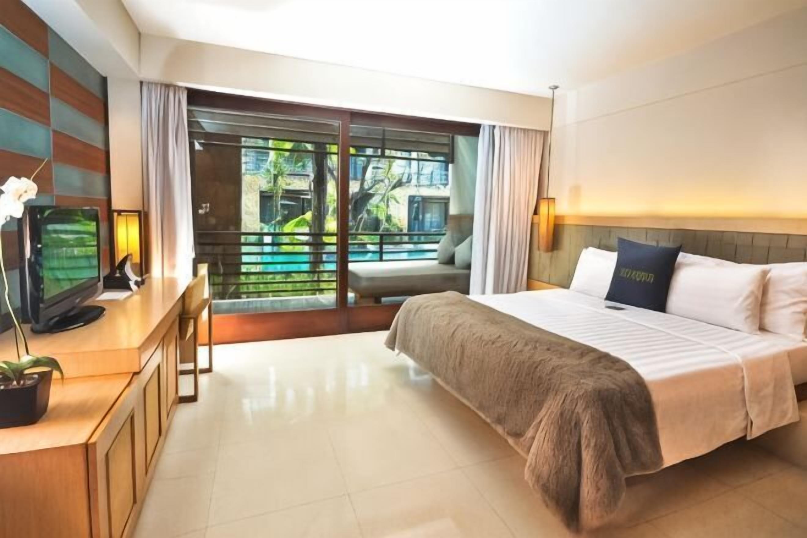 In-room safe, free cribs/infant beds, free WiFi, bed sheets