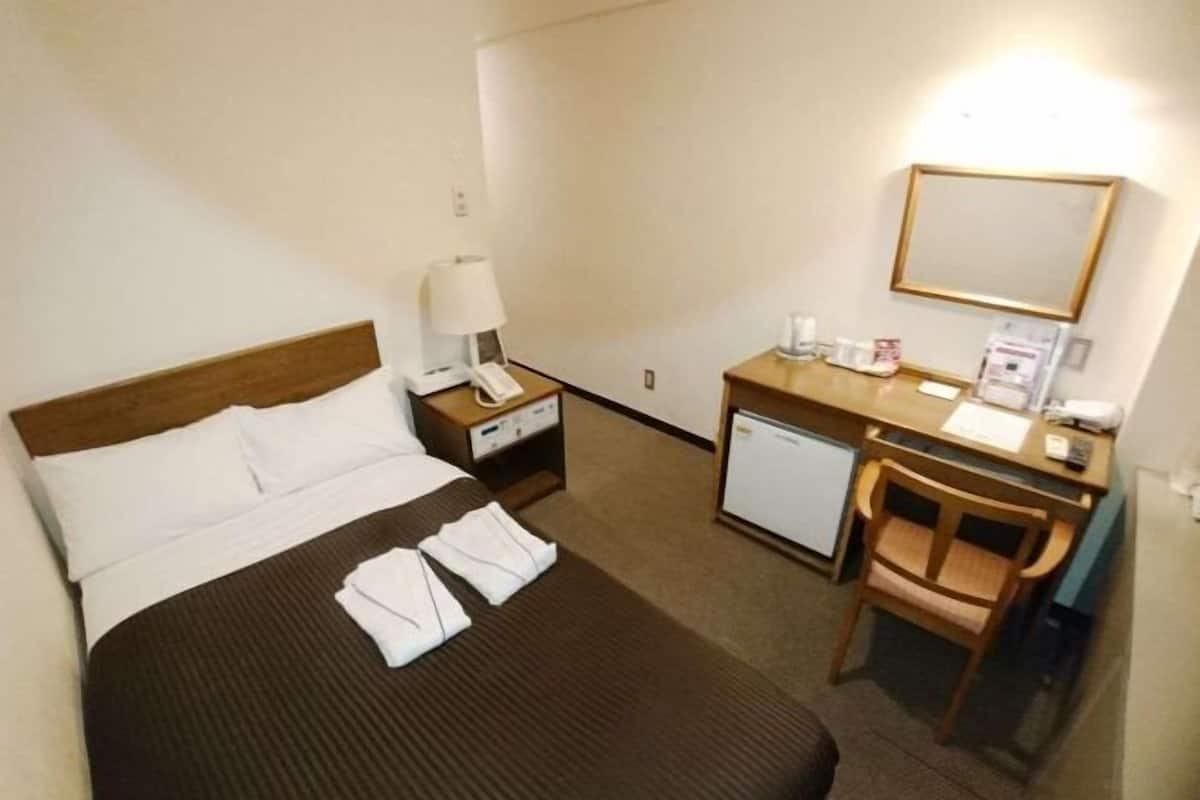 Down duvets, desk, free WiFi, bed sheets