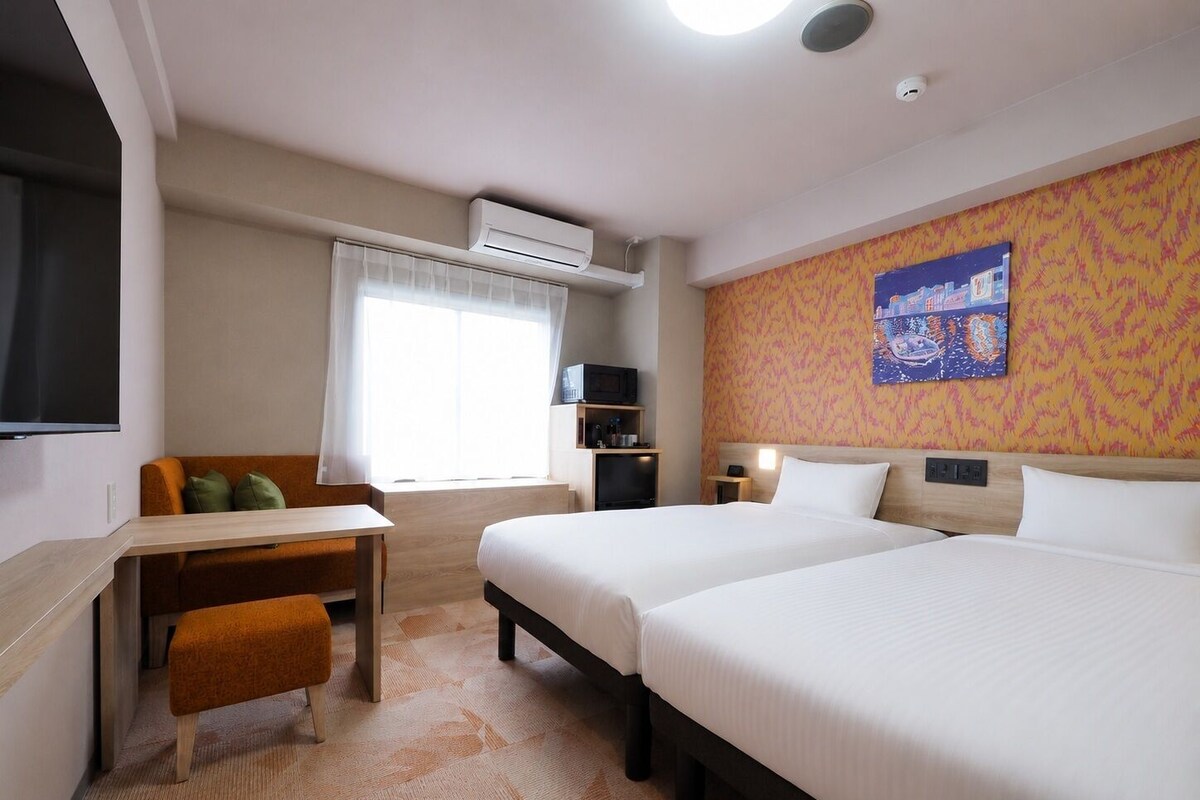 Habitación estándar con 2 camas individuales, para no fumadores | Edredón, escritorio, wifi gratis y ropa de cama