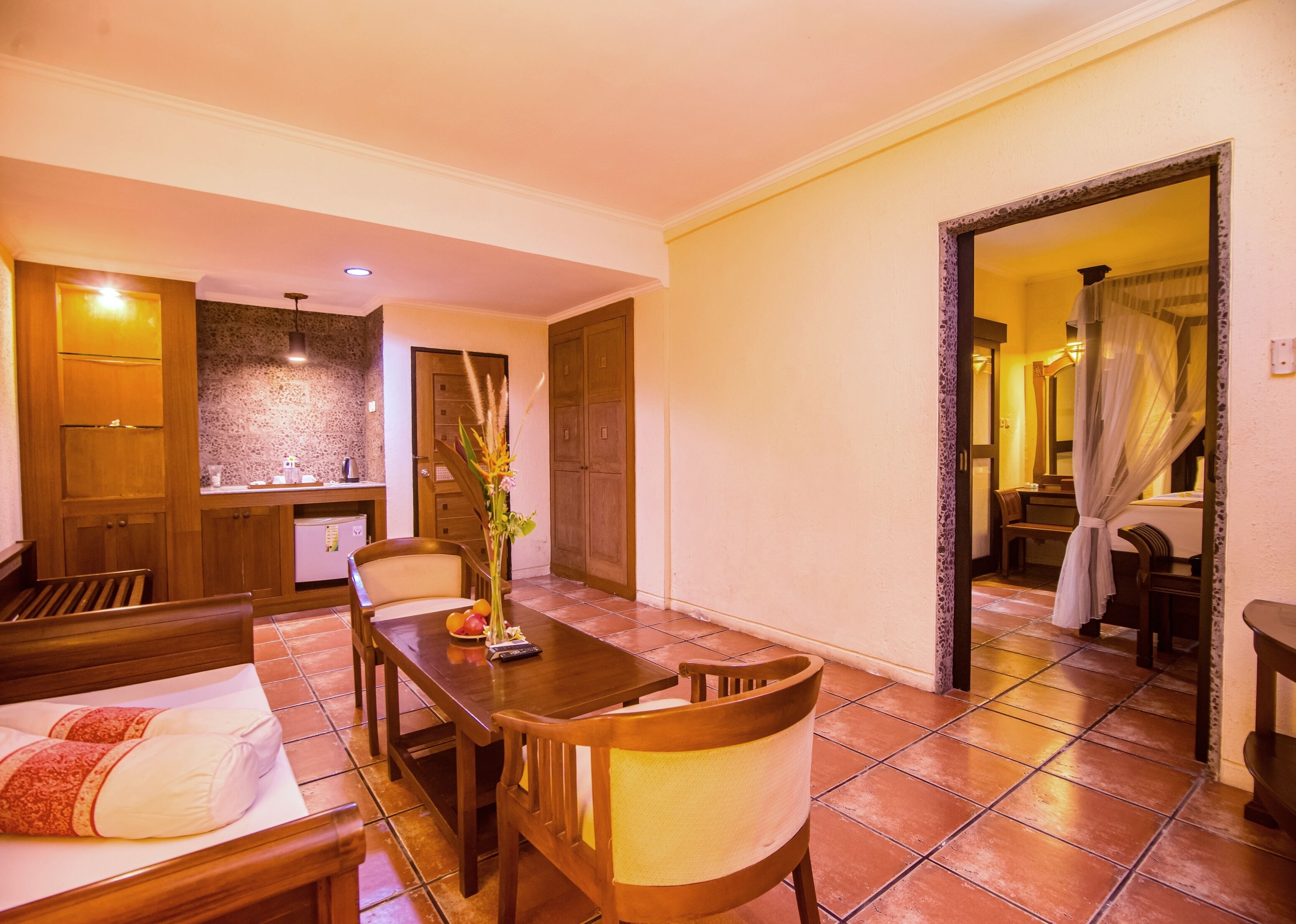 deluxe suite | living area | 22-inch led tv with satellite channels, tv