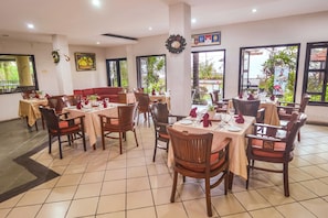 Café da manhã, almoço e jantar