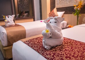 Minibar, in-room safe, desk, soundproofing - Nugraha Lovina Seaview Resort & Spa (Banjar)