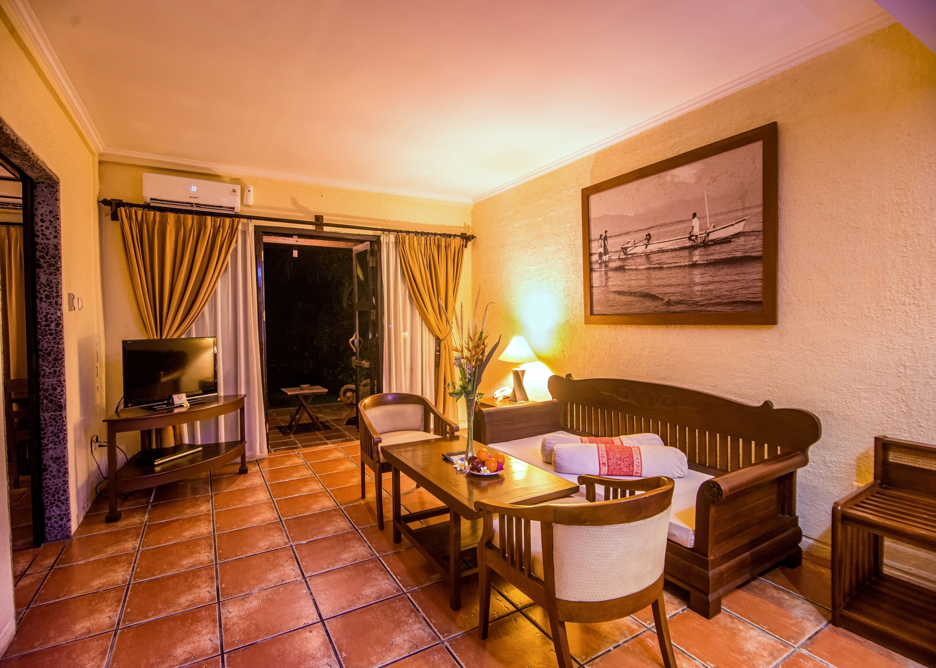 deluxe suite | living area | 22-inch led tv with satellite channels, tv