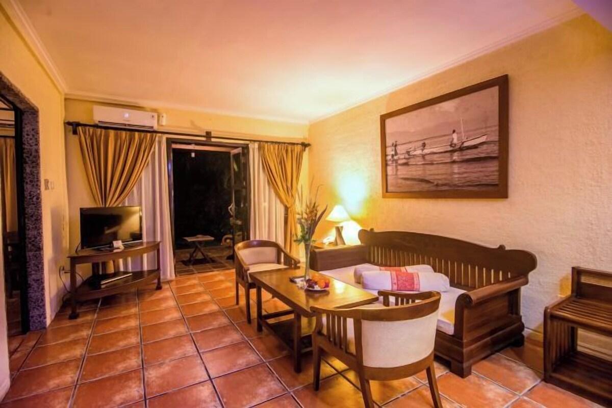 Living area | 22-inch LED TV with satellite channels, TV