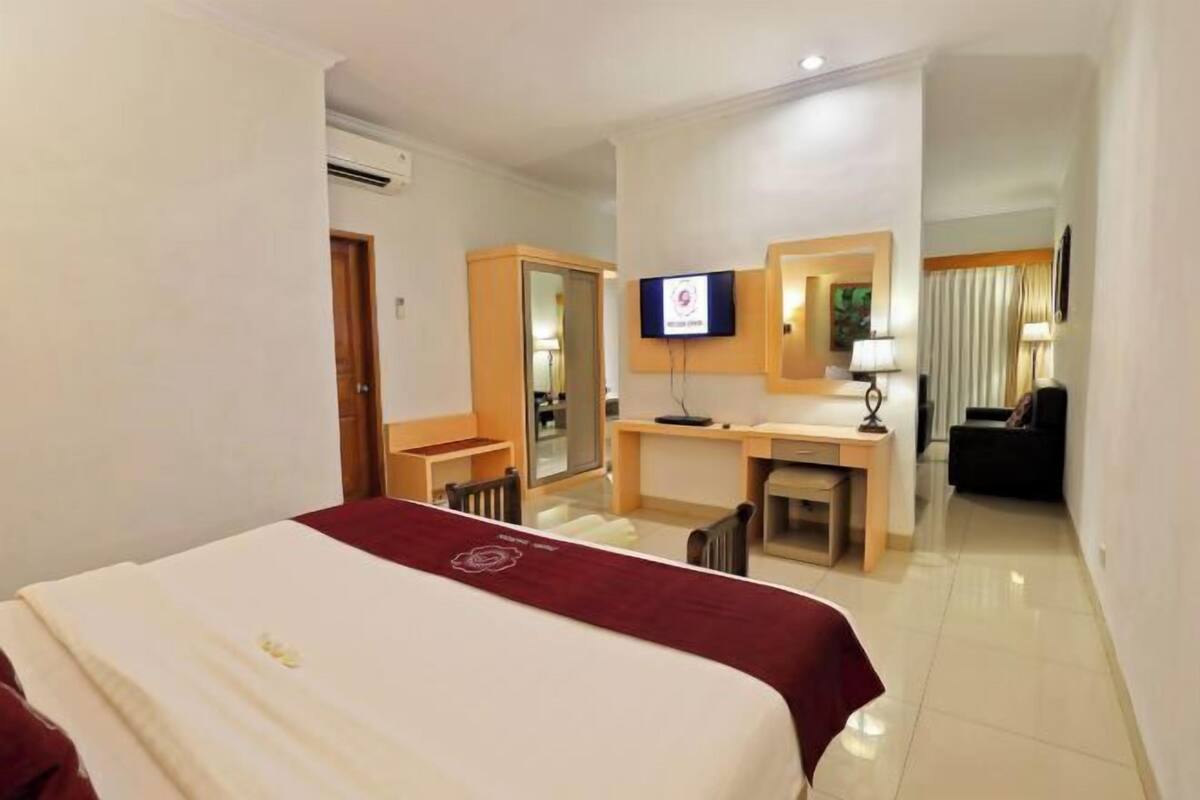 Minibar, in-room safe, desk, iron/ironing board (on request)