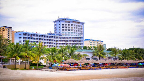 Front of property - Grand Halong Hotel (Bai Chay)