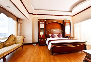 Grand Suite, Sea View | Minibar, in-room safe, desk, free WiFi - Grand Halong Hotel (Ha Long)