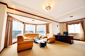 Grand Suite, Sea View | Minibar, in-room safe, desk, free WiFi - Grand Halong Hotel (Ha Long)
