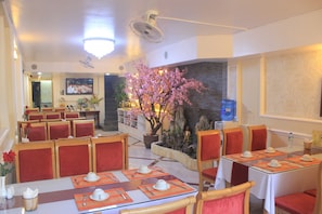 Colazione a pagamento, servita tutte le mattine 