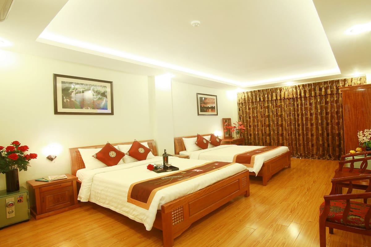 Family Suite, 1 Bedroom, City View
