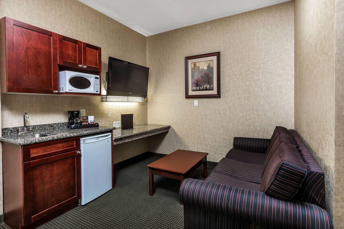family room | pillow-top beds, individually decorated, individually furnished, desk