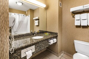Suite Exécutive | Salle de bain | Ensemble douche/baignoire, articles de toilette de luxe, sÚche-cheveux