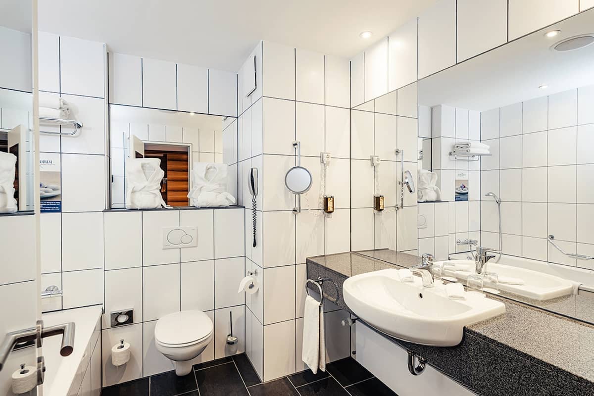 suite, balcony | bathroom | free toiletries, hair dryer, bathrobes, slippers