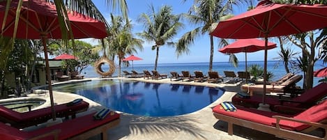 2 piscinas al aire libre, sillones reclinables de piscina